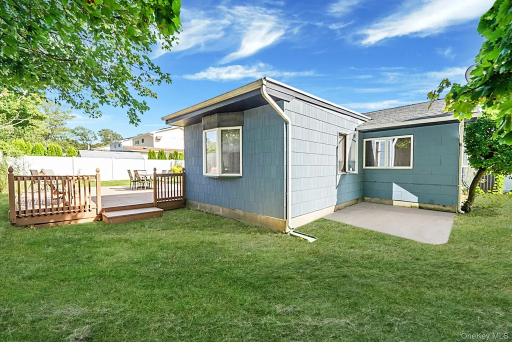 21 Coleridge Road Holbrook NY 11741