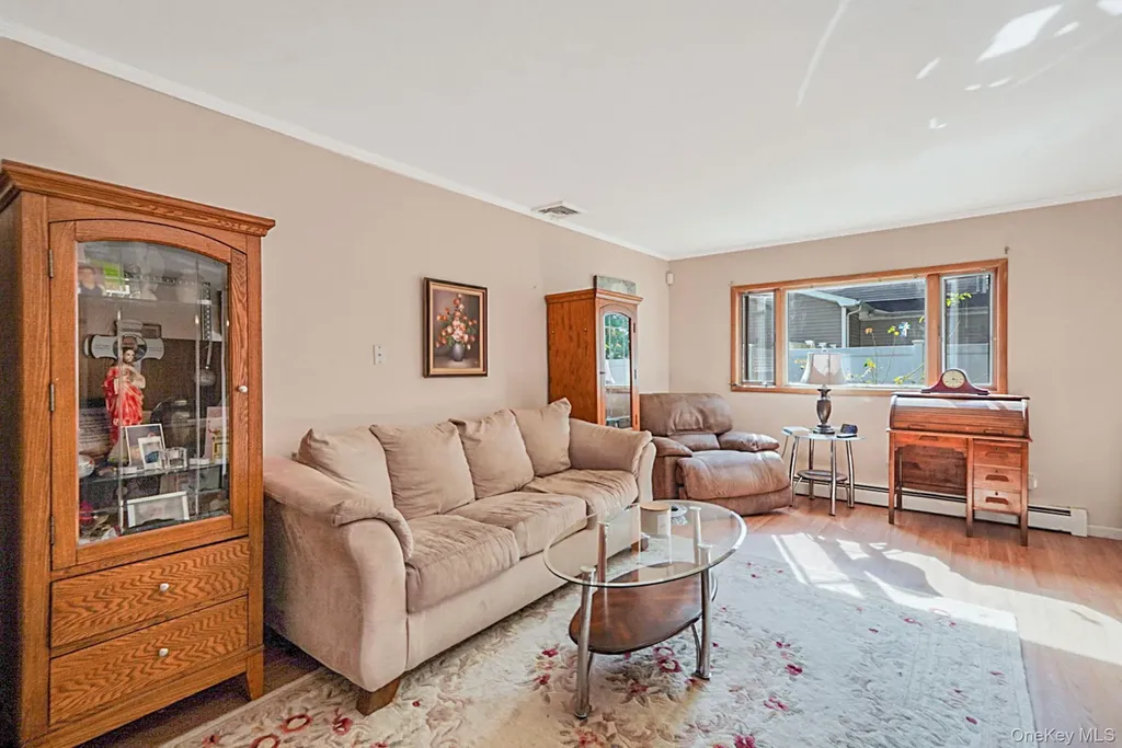21 Coleridge Road Holbrook NY 11741