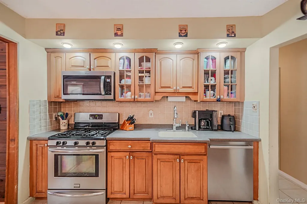 21 Coleridge Road Holbrook NY 11741