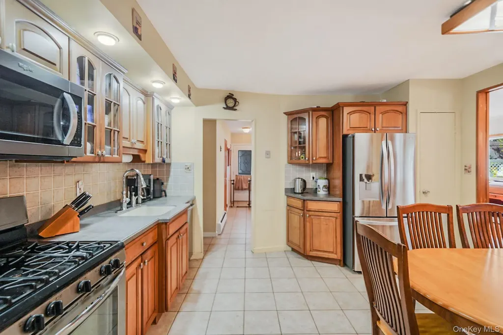 21 Coleridge Road Holbrook NY 11741