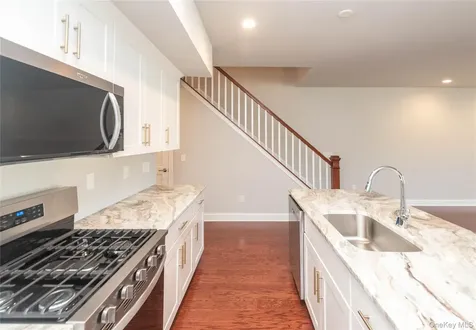 128 Hudson View Terrace Hyde Park NY 12538