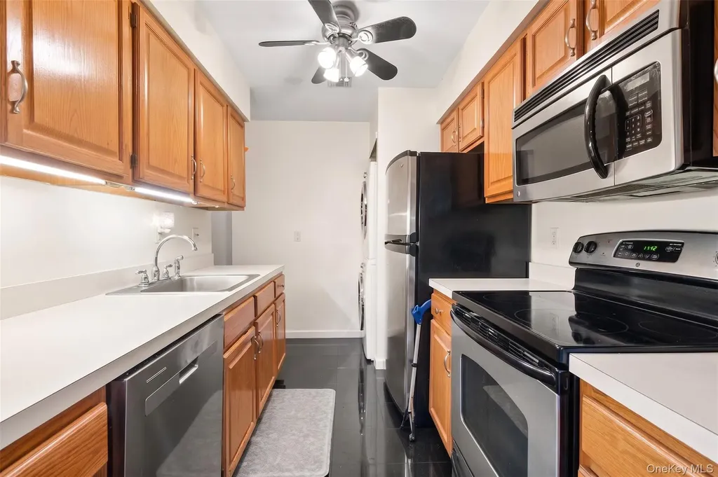 78 Cambridge Drive W Copiague NY 11726