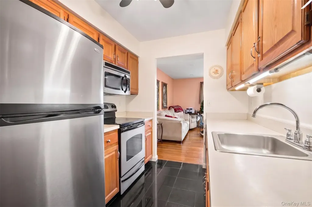 78 Cambridge Drive W Copiague NY 11726