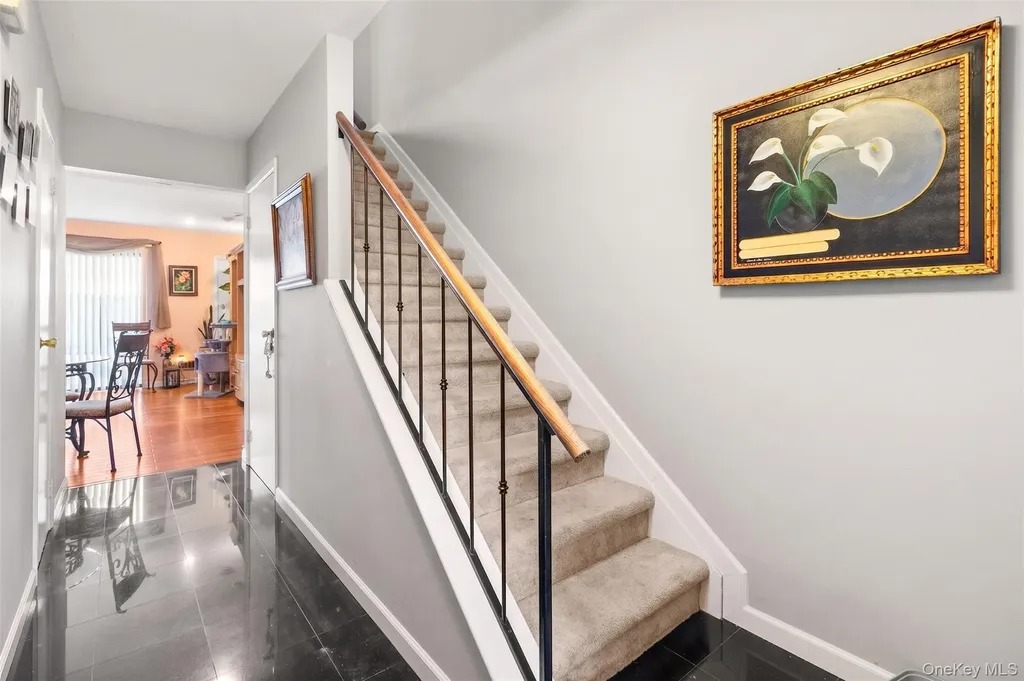 78 Cambridge Drive W Copiague NY 11726