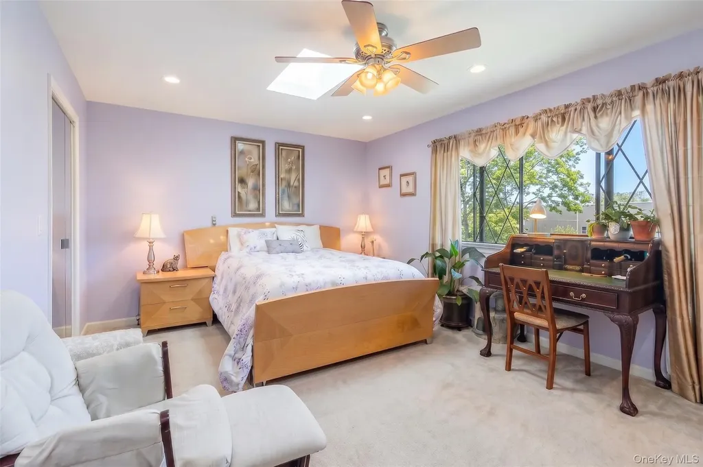 78 Cambridge Drive W Copiague NY 11726