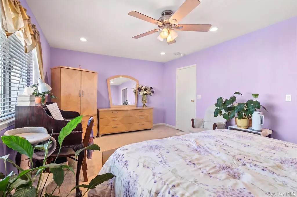 78 Cambridge Drive W Copiague NY 11726