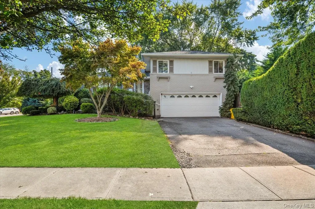 2 Doone Drive Syosset NY 11791