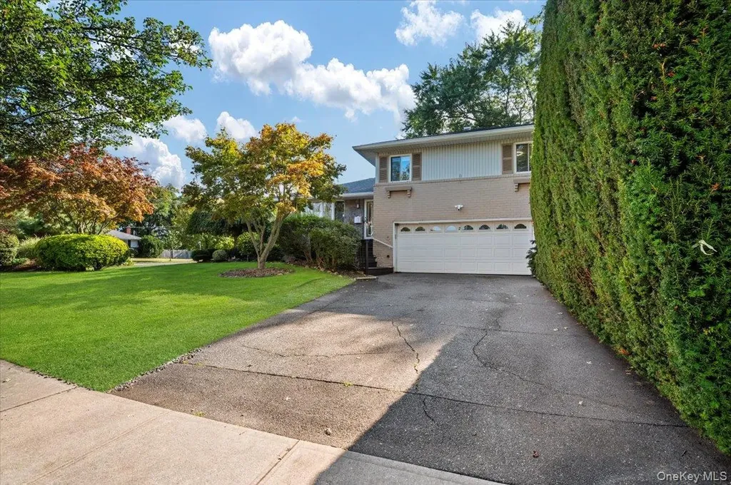 2 Doone Drive Syosset NY 11791