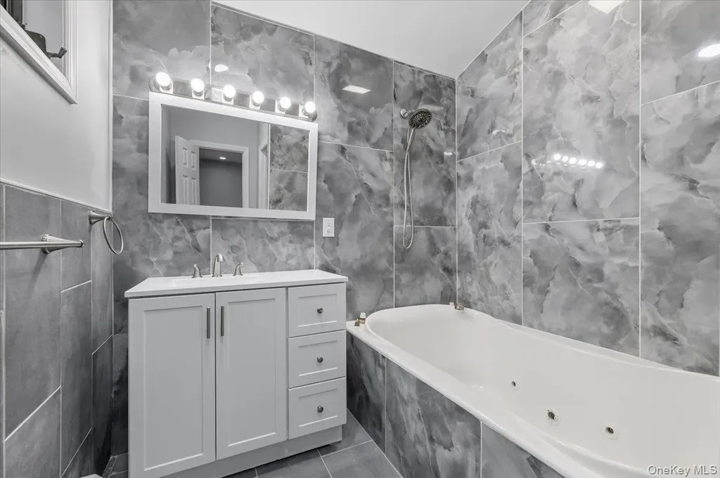 6 Nowick Lane Smithtown NY 11787