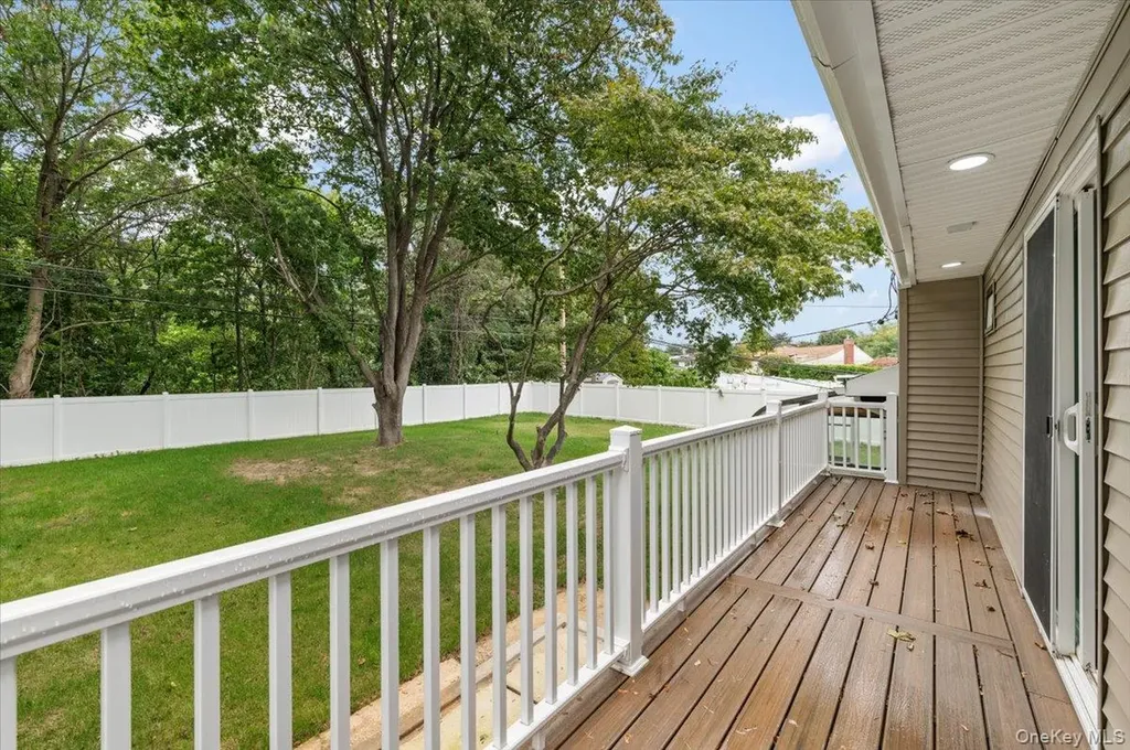 6 Nowick Lane Smithtown NY 11787