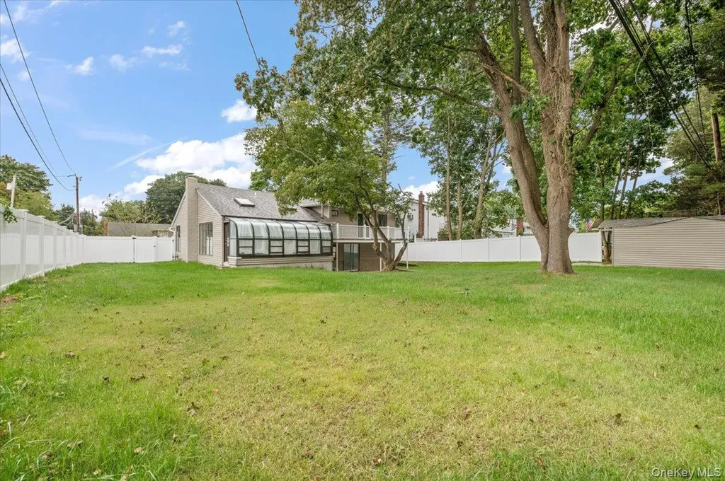 6 Nowick Lane Smithtown NY 11787