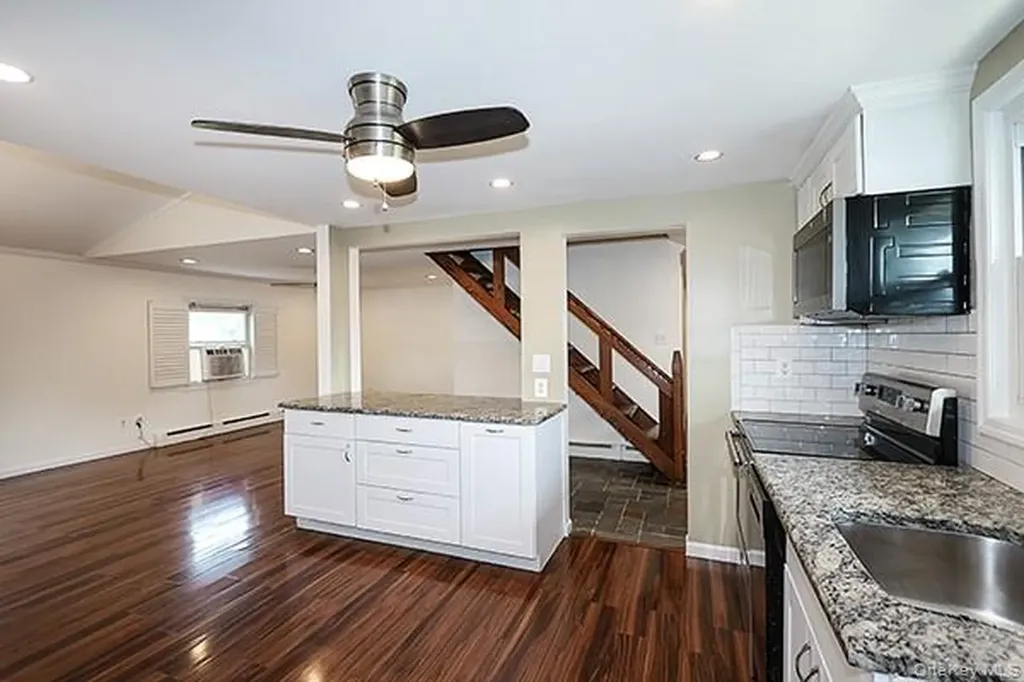36 Torrey Pine Lane Medford NY 11763