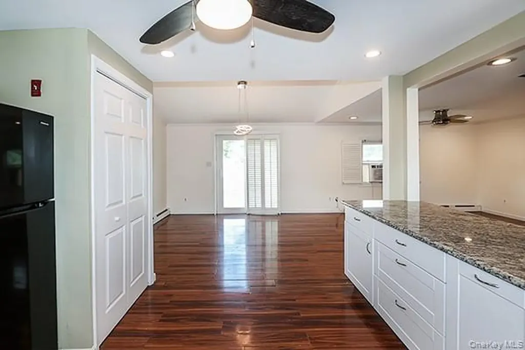 36 Torrey Pine Lane Medford NY 11763