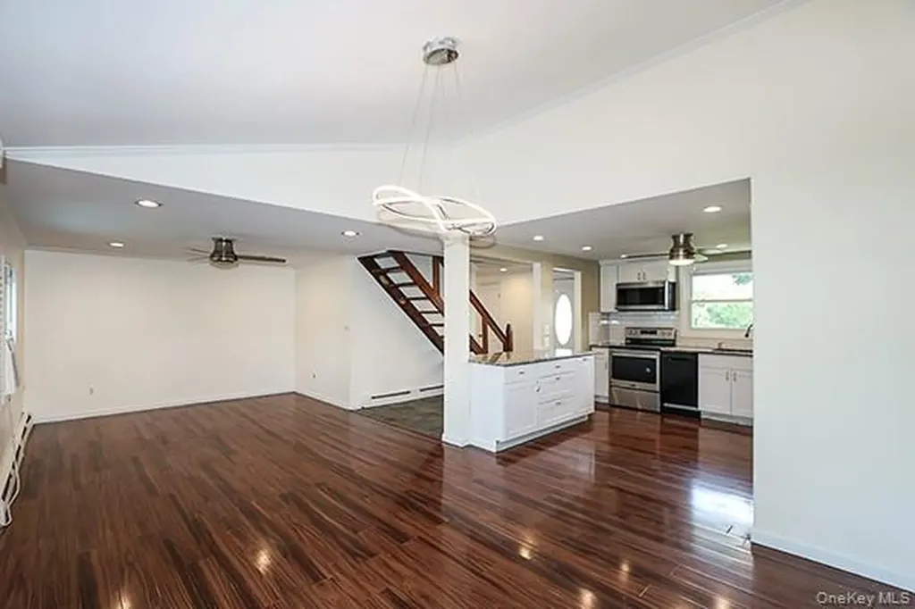 36 Torrey Pine Lane Medford NY 11763