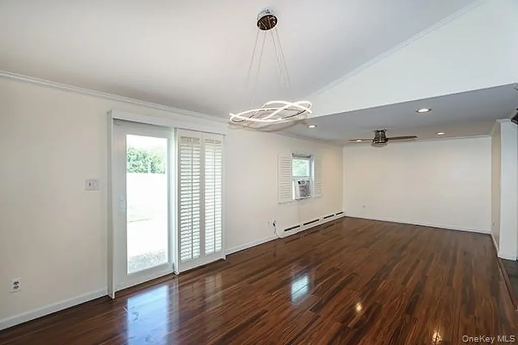 36 Torrey Pine Lane Medford NY 11763