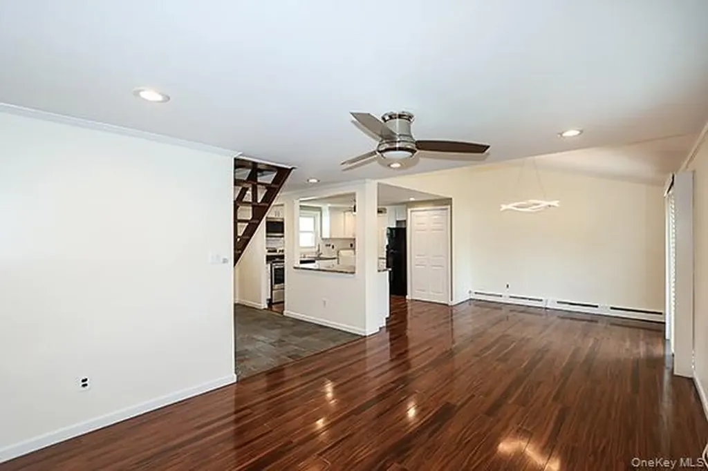36 Torrey Pine Lane Medford NY 11763