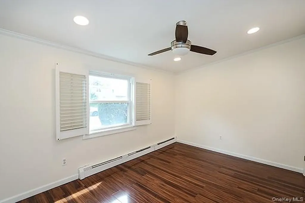 36 Torrey Pine Lane Medford NY 11763