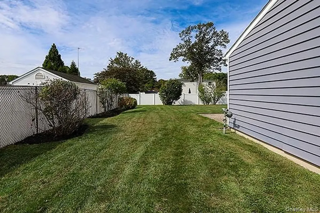 36 Torrey Pine Lane Medford NY 11763
