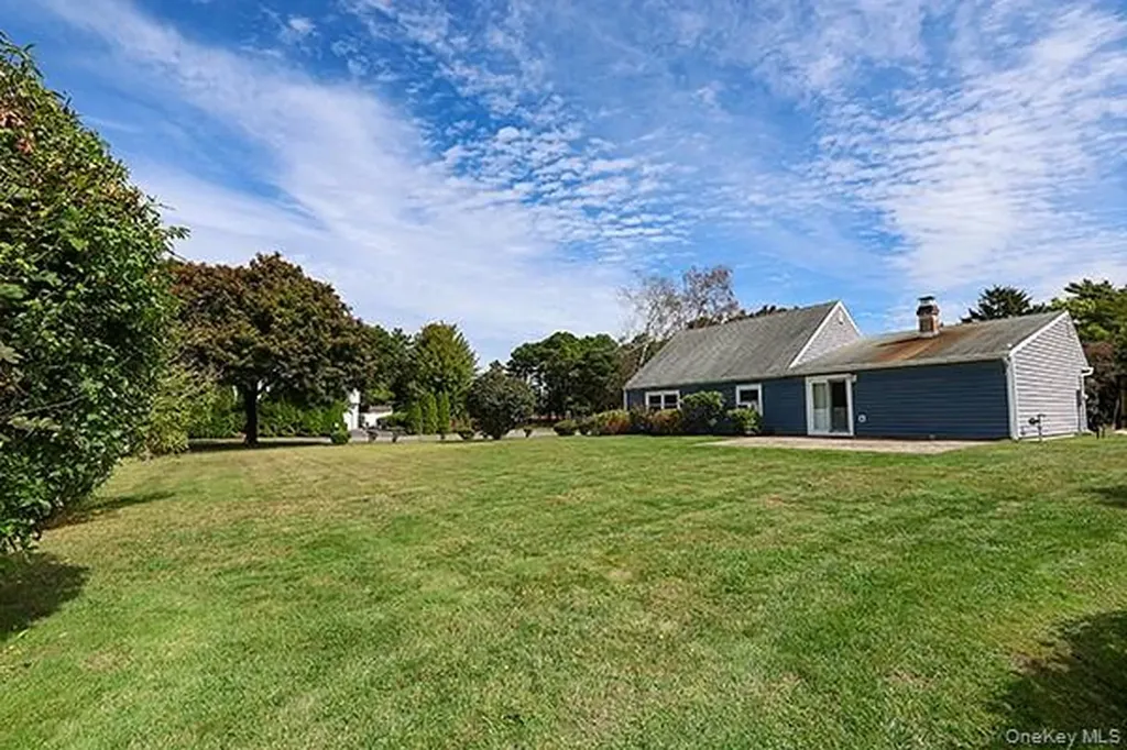 36 Torrey Pine Lane Medford NY 11763