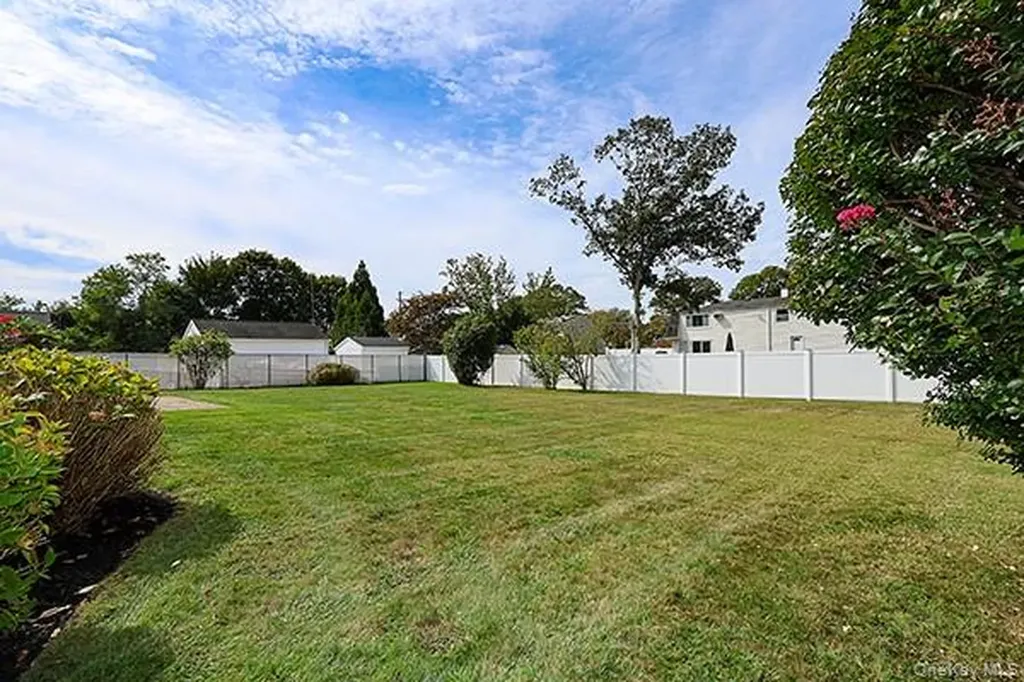 36 Torrey Pine Lane Medford NY 11763