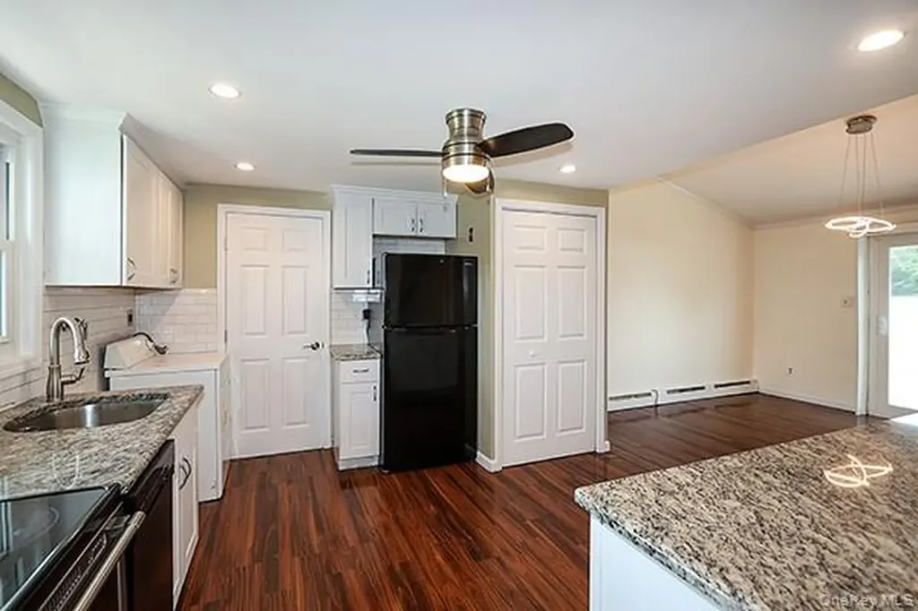 36 Torrey Pine Lane Medford NY 11763