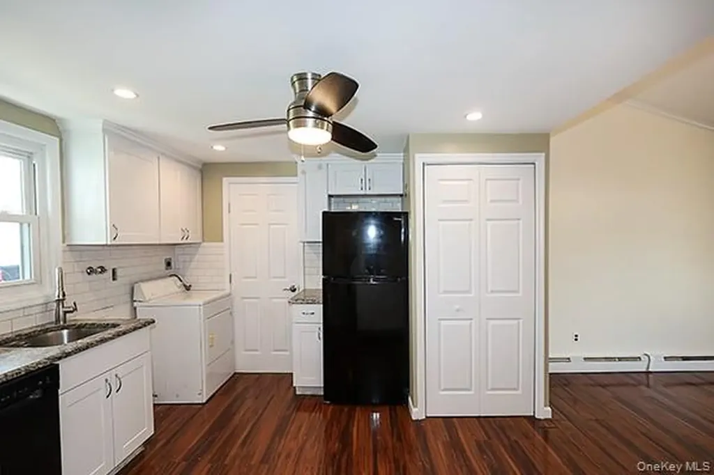 36 Torrey Pine Lane Medford NY 11763