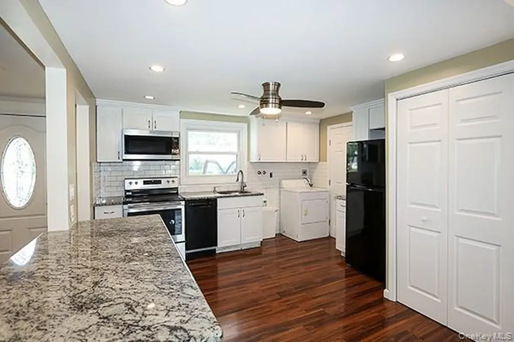 36 Torrey Pine Lane Medford NY 11763