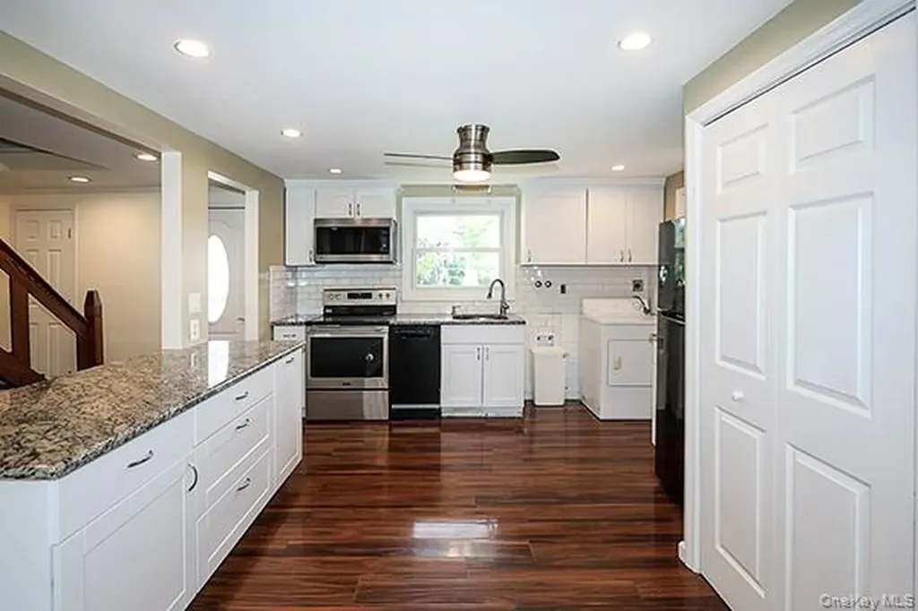 36 Torrey Pine Lane Medford NY 11763
