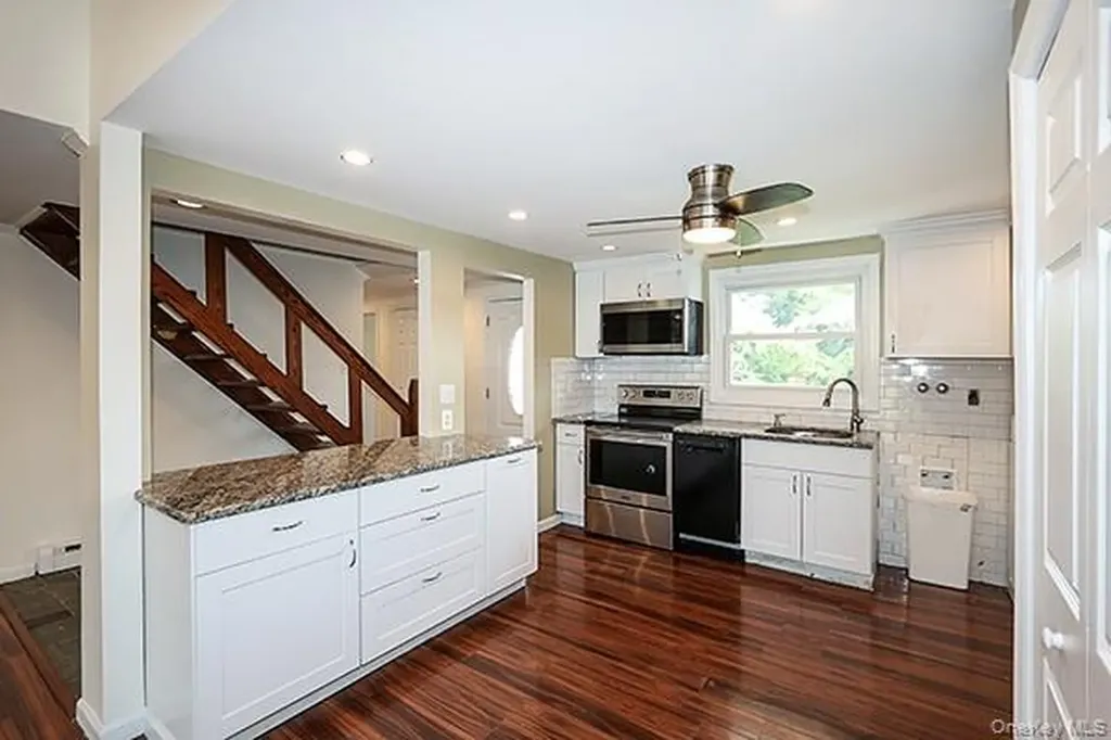 36 Torrey Pine Lane Medford NY 11763