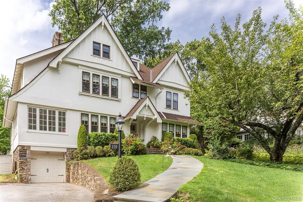 119 Pondfield Road W Bronxville NY 10708