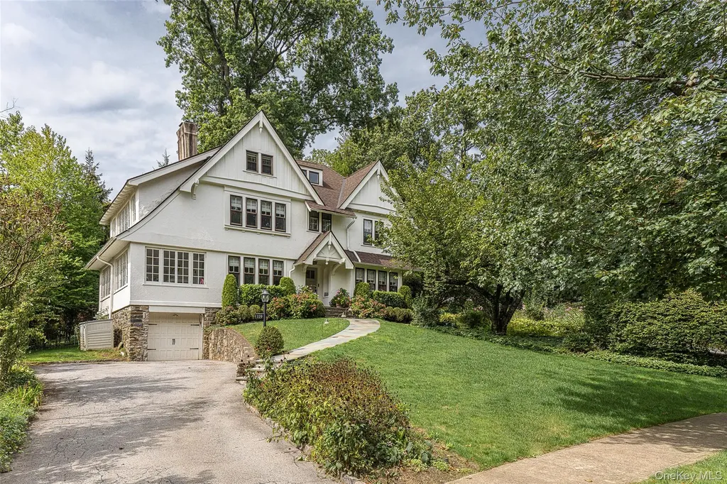119 Pondfield Road W Bronxville NY 10708