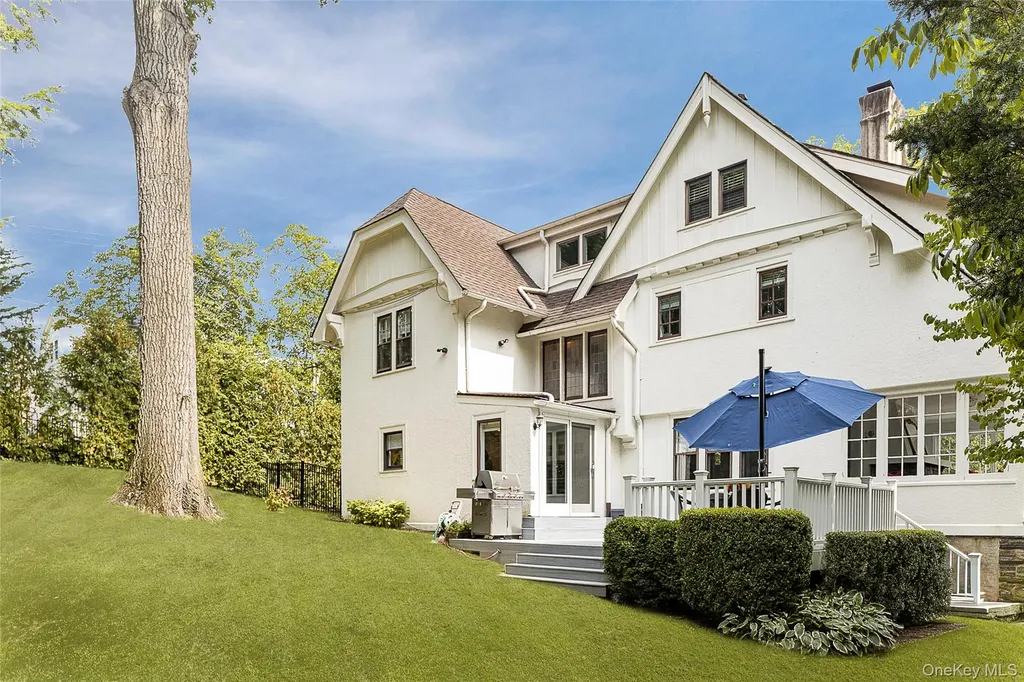 119 Pondfield Road W Bronxville NY 10708