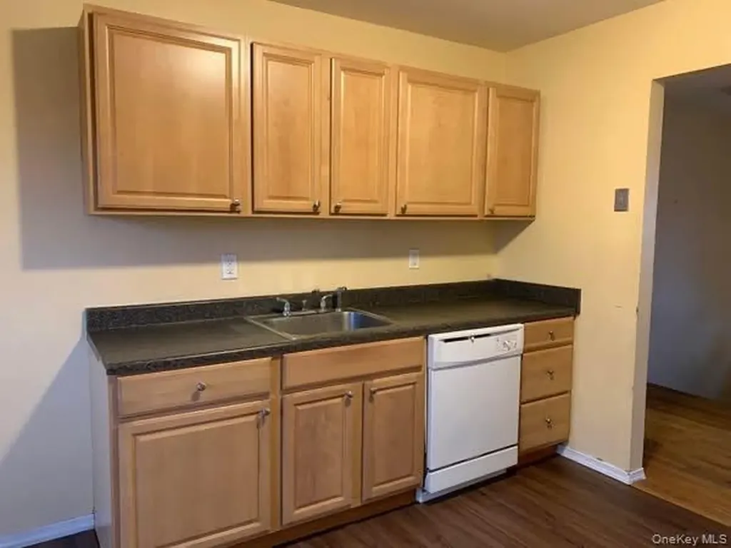 16 Broadway West Babylon NY 11704