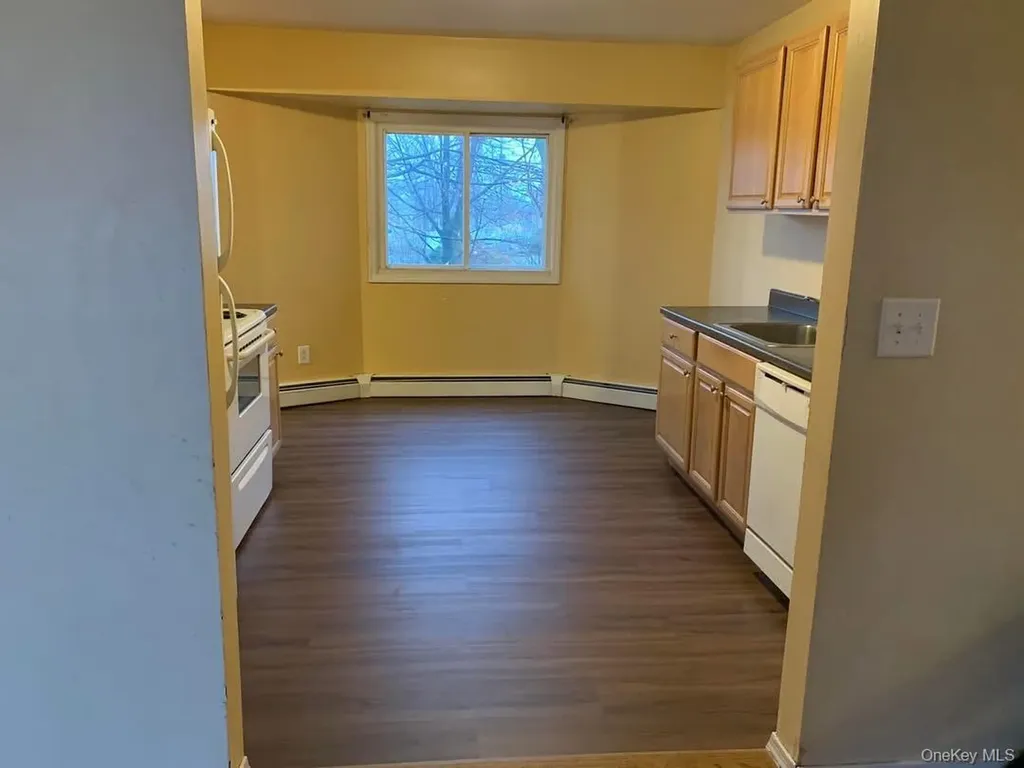 16 Broadway West Babylon NY 11704