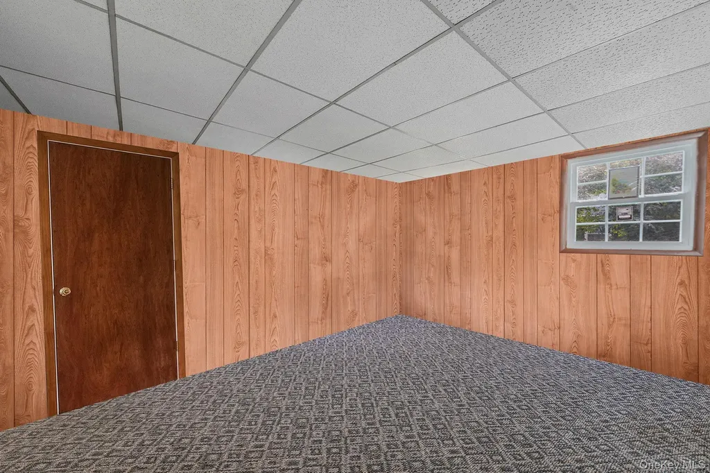 17 Whitmore Lane Coram NY 11727