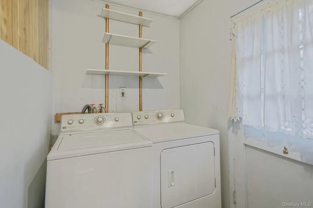 17 Whitmore Lane Coram NY 11727