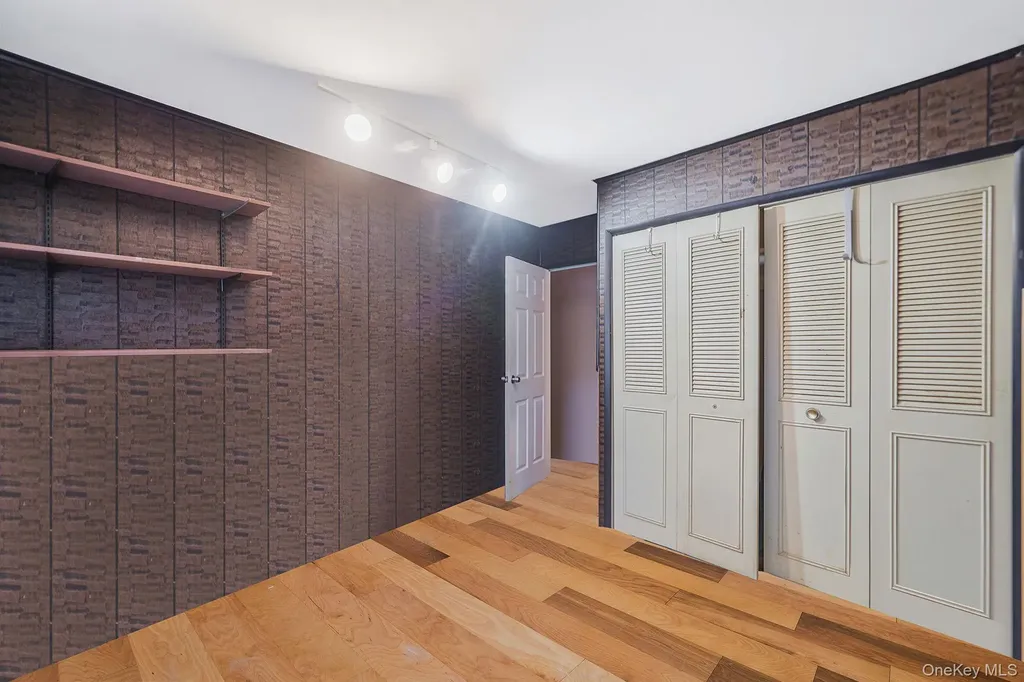 17 Whitmore Lane Coram NY 11727