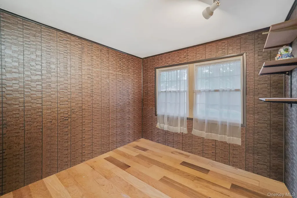 17 Whitmore Lane Coram NY 11727