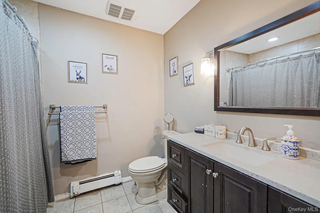 17 Whitmore Lane Coram NY 11727