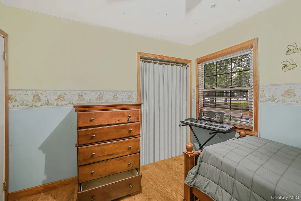 17 Whitmore Lane Coram NY 11727