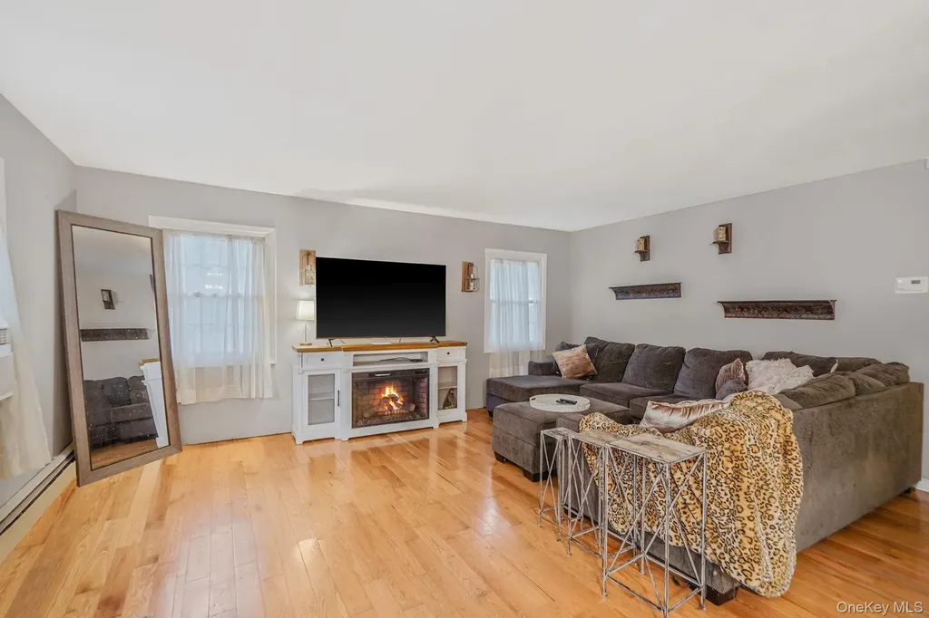 17 Whitmore Lane Coram NY 11727