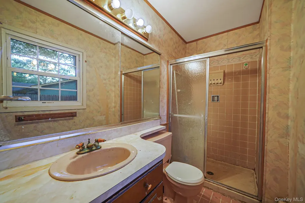 17 Whitmore Lane Coram NY 11727