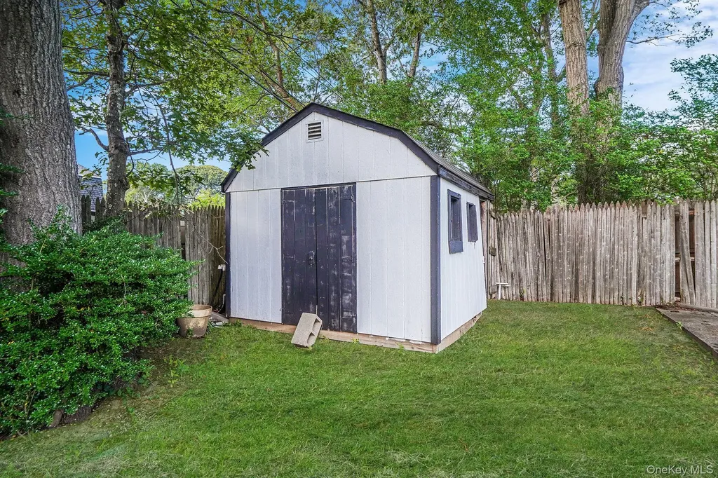 17 Whitmore Lane Coram NY 11727