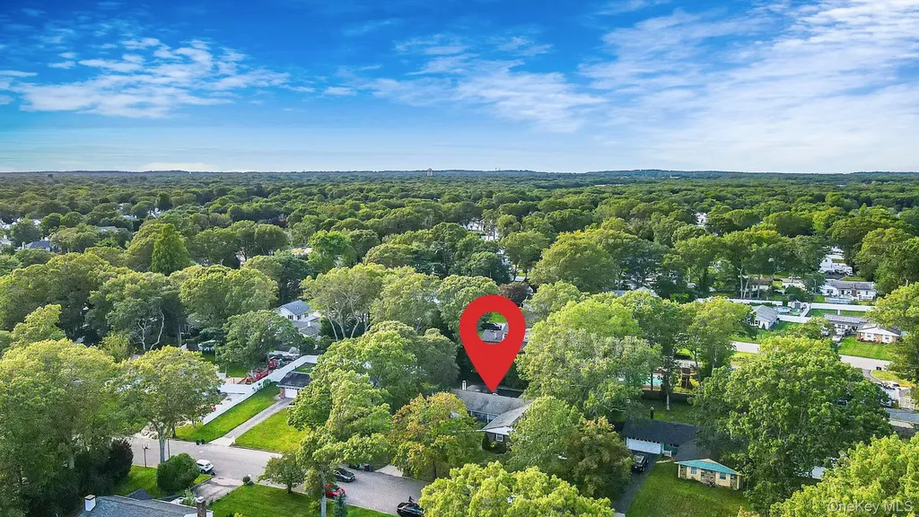 17 Whitmore Lane Coram NY 11727