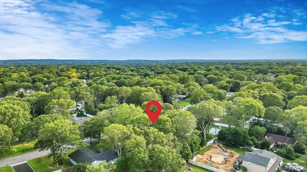 17 Whitmore Lane Coram NY 11727