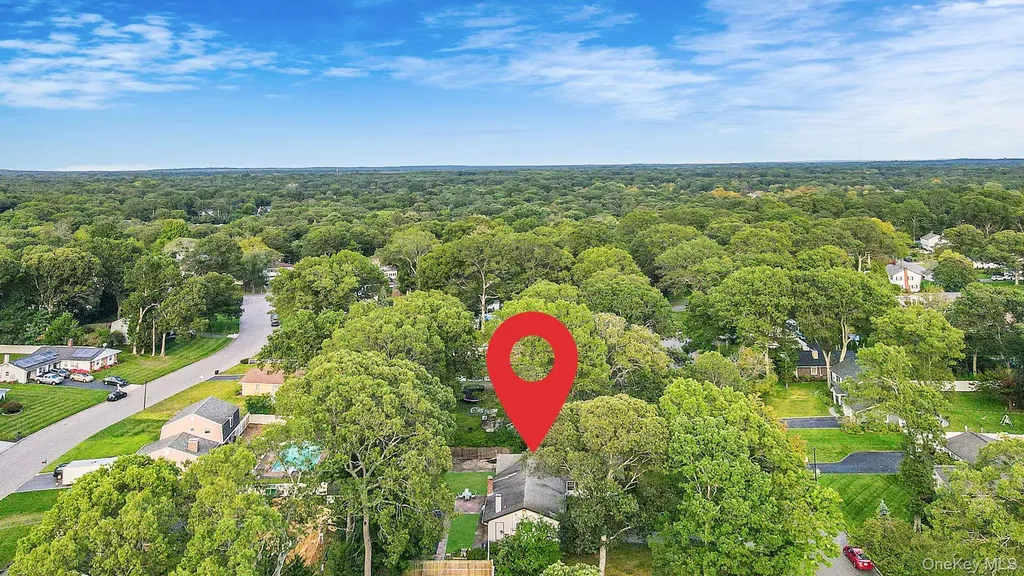 17 Whitmore Lane Coram NY 11727