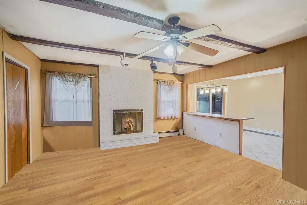 17 Whitmore Lane Coram NY 11727
