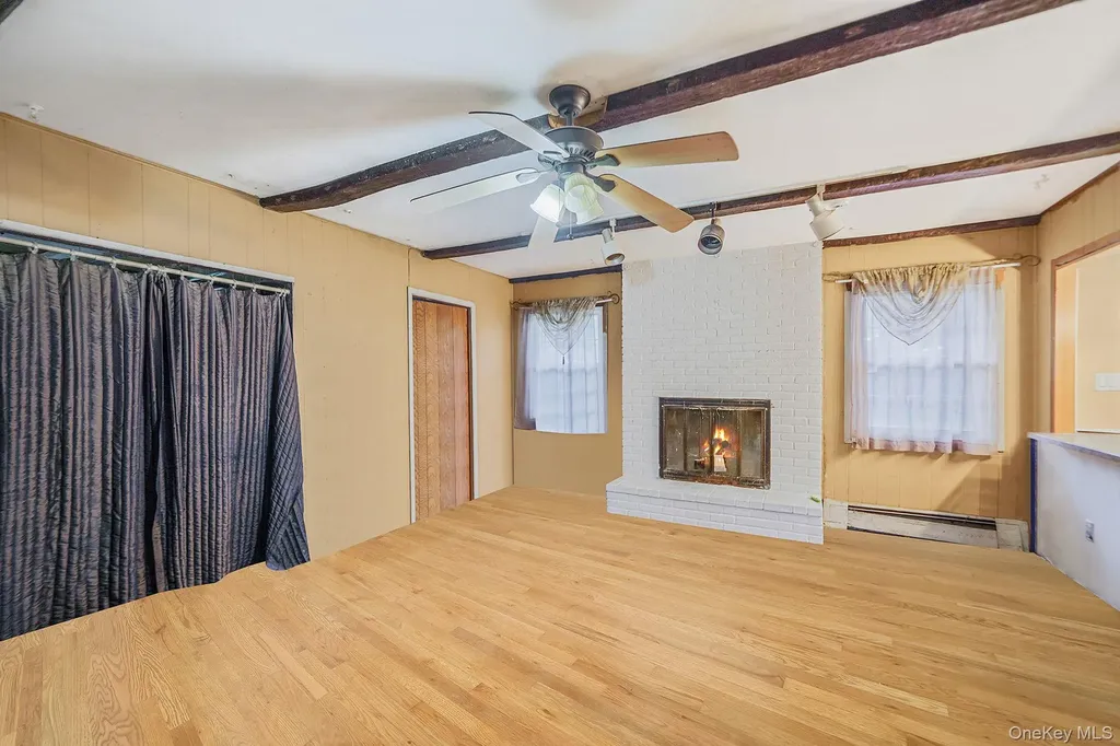 17 Whitmore Lane Coram NY 11727