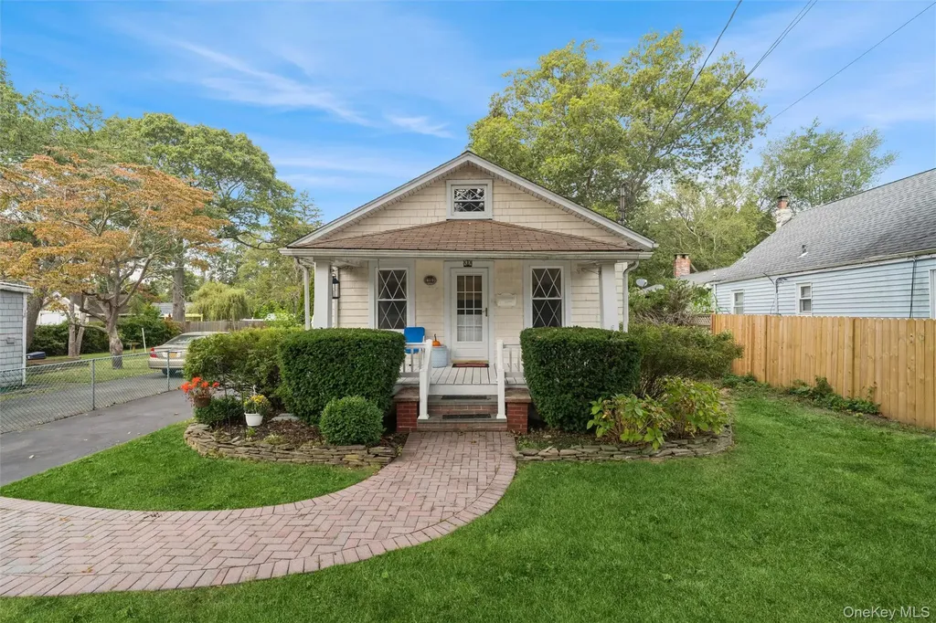 15 Lillian Place Patchogue NY 11772