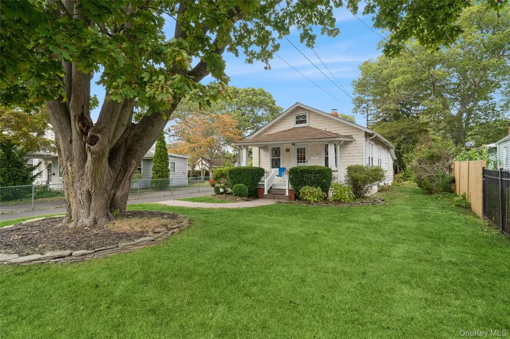 15 Lillian Place Patchogue NY 11772